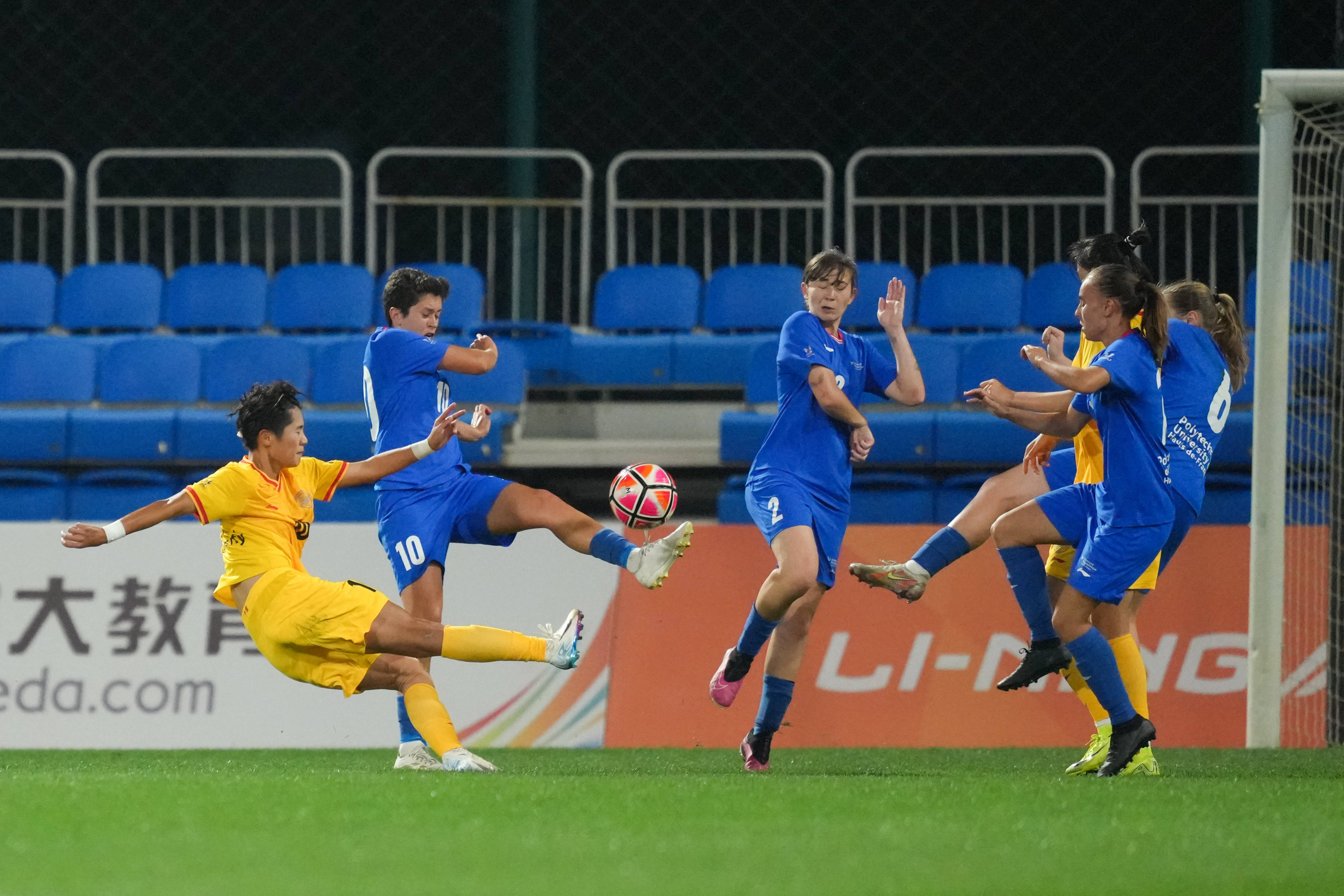 国际足球赛事汇聚世界各国运动员共赴比赛