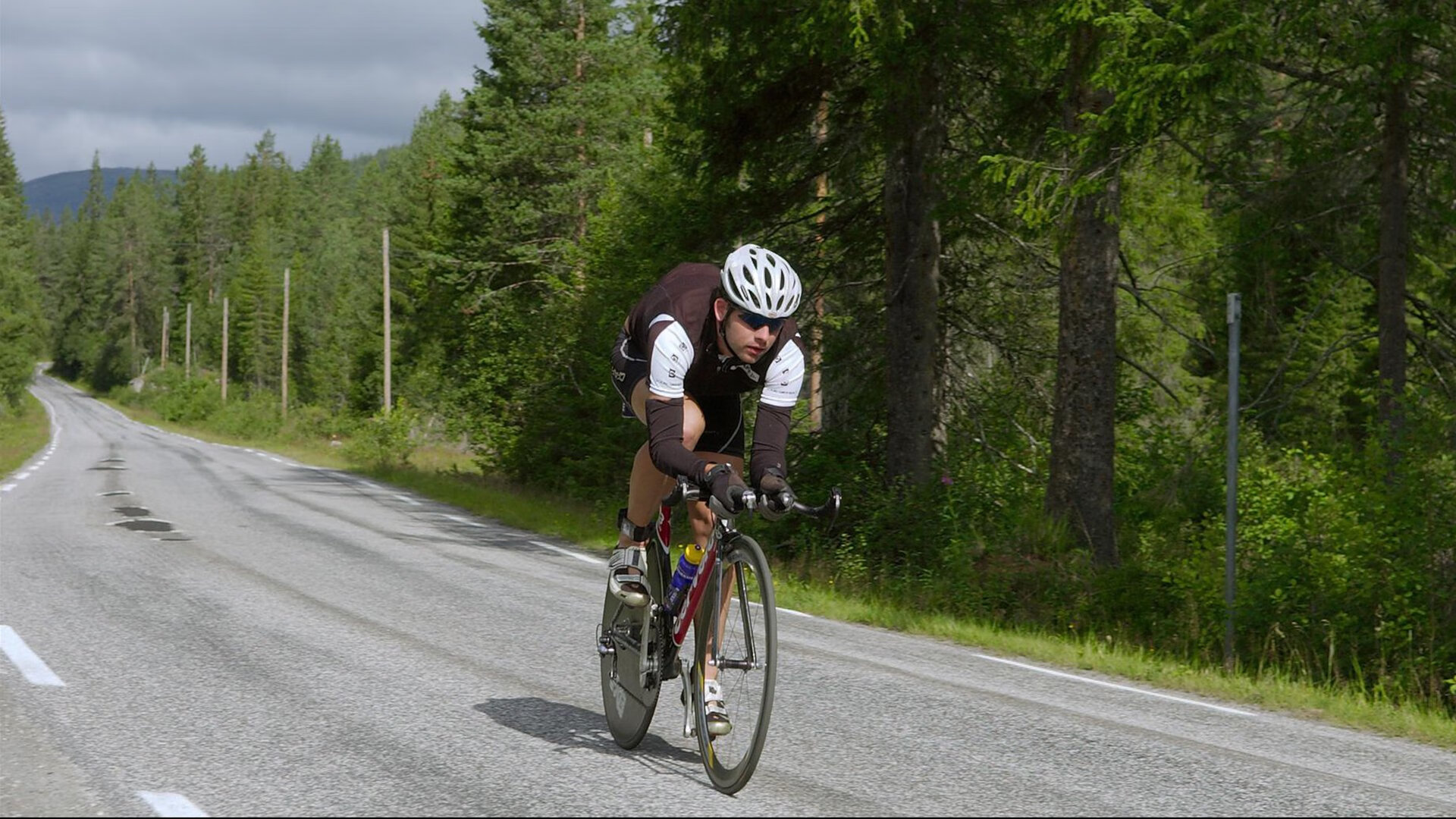 利拉德时刻,季后赛之夜,他用连续得分撕裂寂静